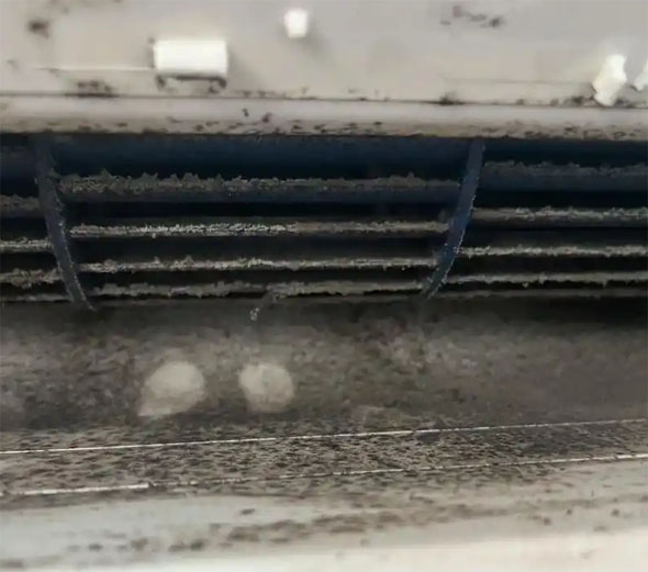 拉孜空调吹的风有股烧焦味是怎么回事